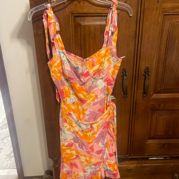 Dress - Picture 2 of 2